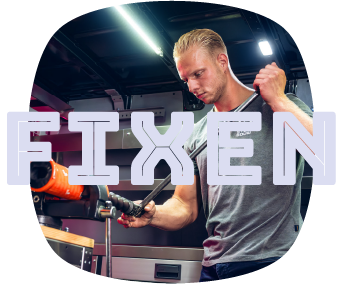 <h2>Snelle reparatie en onderhoud op locatie</h2>
<p>Bij Stukbouw Machinetechniek zijn we gespecialiseerd in de verkoop, verhuur en reparatie van verwerkingsmachines voor stukadoors, schilders en tegelzetters. Onze uitgebreide dienstverlening gaat verder dan de werkplaats in Schijndel – met onze compleet uitgeruste servicebus komen we direct naar jouw locatie, waar ook in Nederland.</p>
<p>De servicebus is uitgerust met een mobiele werkplaats en onderdelen magazijn, zodat we reparaties en onderhoud ter plaatse kunnen uitvoeren. Of je nu een storing hebt op de bouwplaats of op jouw bedrijfslocatie, wij staan klaar om snel en efficiënt te handelen. Mocht een directe reparatie niet mogelijk zijn, dan zorgen we voor een vervangende machine, zodat jouw werkzaamheden zonder vertraging door kunnen gaan.</p>
<h2>Eerste hulp bij storingen</h2>
<p>Met onze servicebus bieden wij niet alleen gemak en snelheid, maar ook de zekerheid dat je altijd door kunt werken met goed functionerende machines. Of het nu gaat om spuitmachines, pompen of andere verwerkingsmachines, Stukbouw Machinetechniek staat voor je klaar met deskundige en betrouwbare service op locatie.</p>