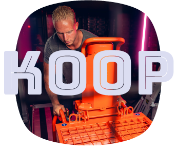 <p>Onze grote kennis in stukadoors-, schilders- en tegelzetters materialen zorgt ervoor dat Stukbouw Machinetechniek de juiste partner is bij de aanschaf van een nieuwe of gebruikte machine. Met onze kennis en advies helpen we je graag verder. We verzamelen samen met jou de informatie die nodig is voor een juiste aankoop. De juiste machine gevonden? Dan dragen we graag onze kennis van de machine aan je over, zodat je veilig, duurzaam en met een optimaal rendement kunt werken.</p>
<h2>Elektrisch gereedschap en ruimte conditionering</h2>
<p>Naast speciale machines biedt Stukbouw ook een breed assortiment aan elektrisch gereedschap en toebehoren. Schroef- en boormachines, bouwradio's, schuur- en zaagmachines, wandschuurmachines, slijptollen, industriële stofzuigers, etc. Ook de conditionering van de ruimte is belangrijk voor iedere stukadoor en schilder. Ontvochtigers, ventilatoren, kachels, stofafzuiging in de ruimte of bij de bron behoren tot ons standaard assortiment.</p>
<p> </p>