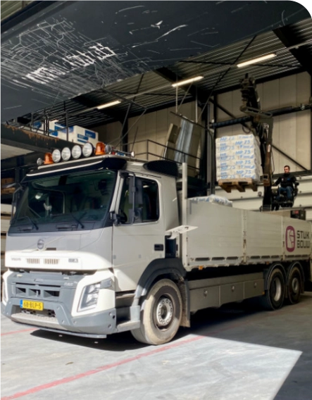 Open bakwagen met laad-en loskraan van Erwin